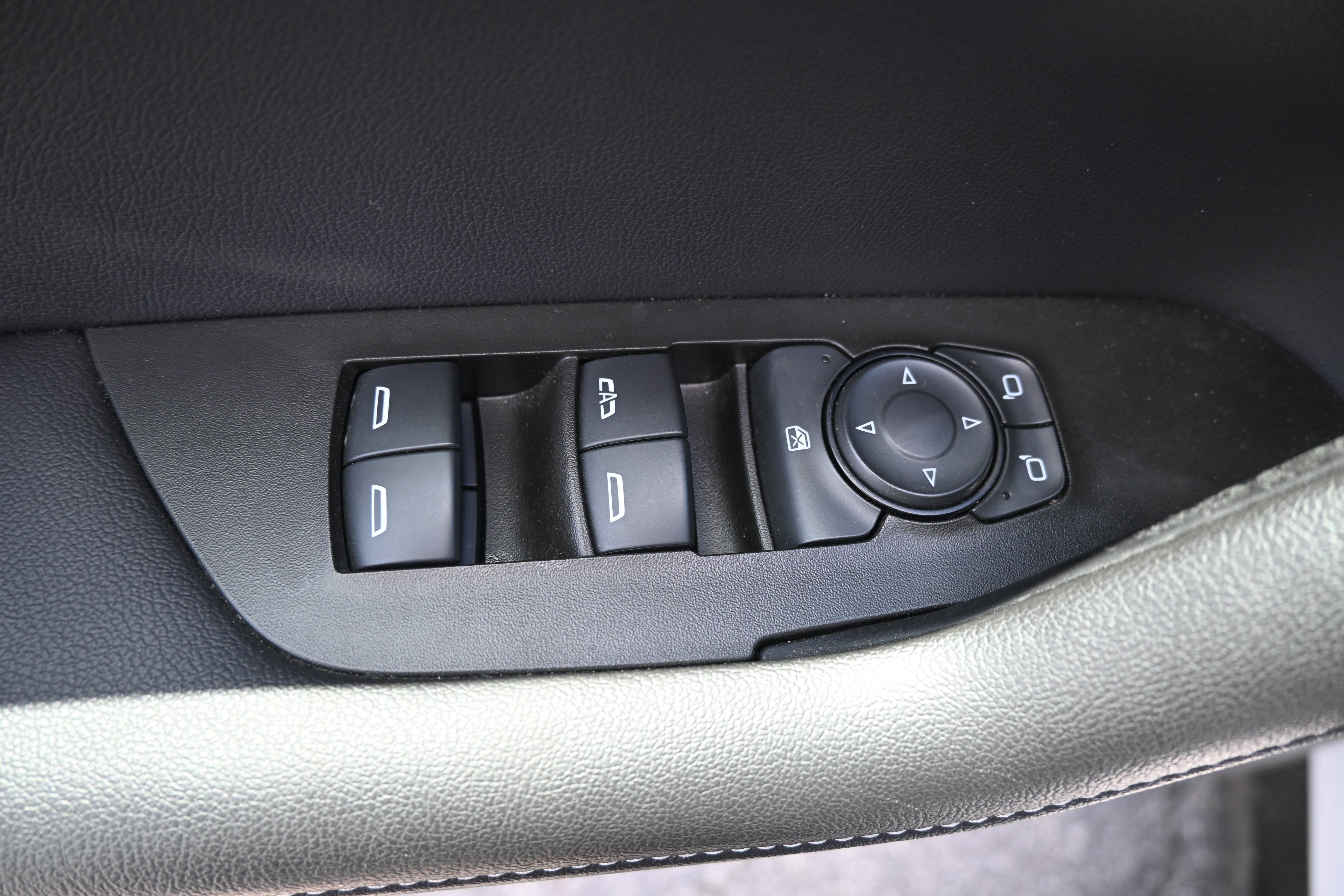 Used 2024 Chevrolet Blazer LT w/ Midnight/Sport Edition FWD image 15