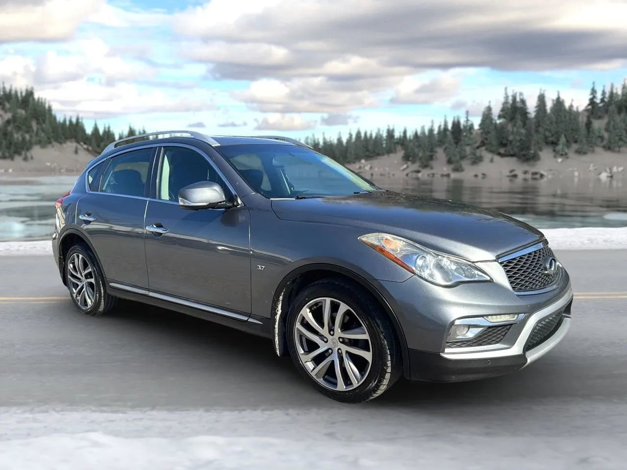 Used 2016 INFINITI QX50 AWD w/ Deluxe Touring Package image 3
