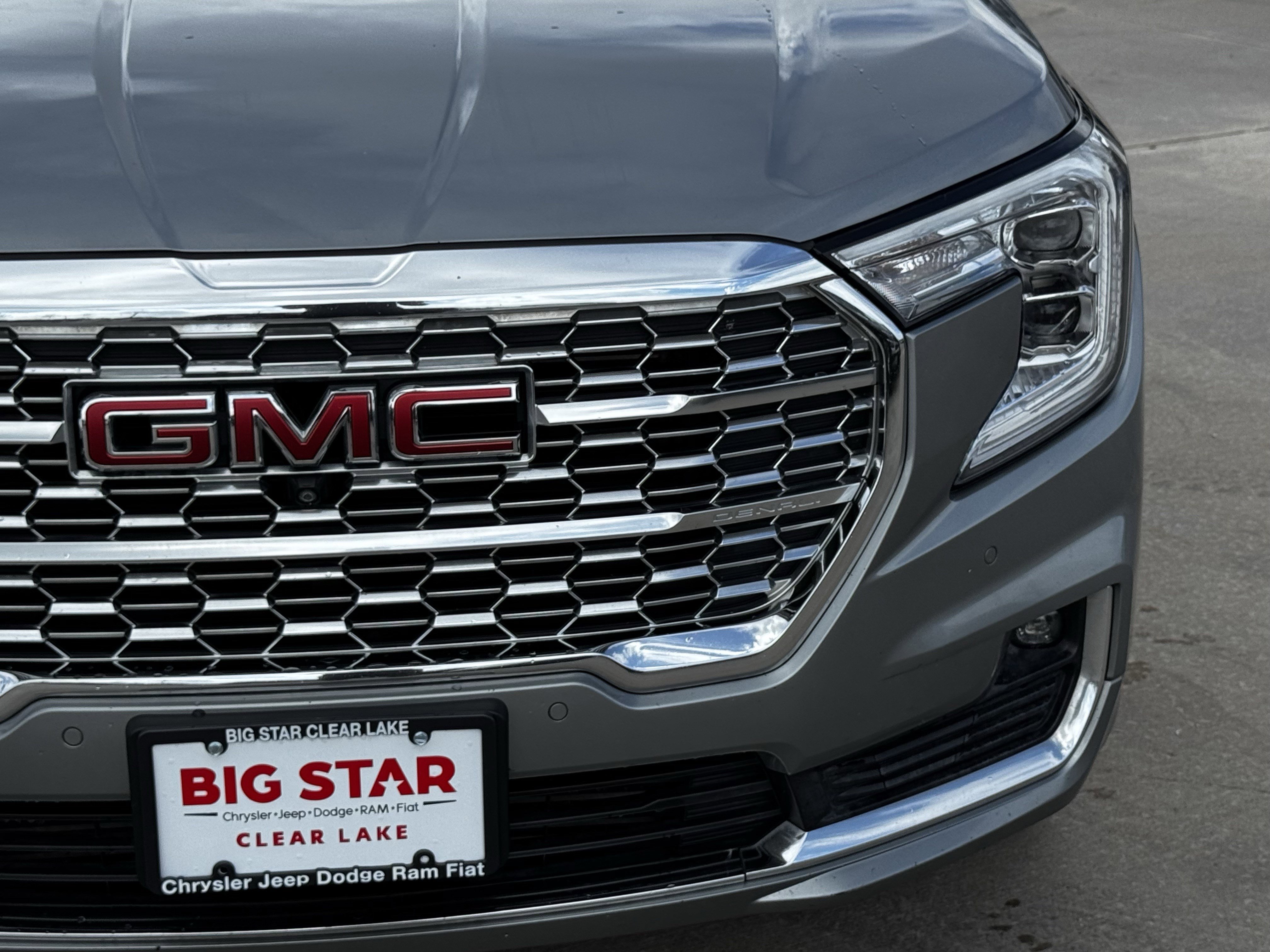 Used 2023 GMC Terrain Denali w/ Denali Premium Package AWD/4WD image 5