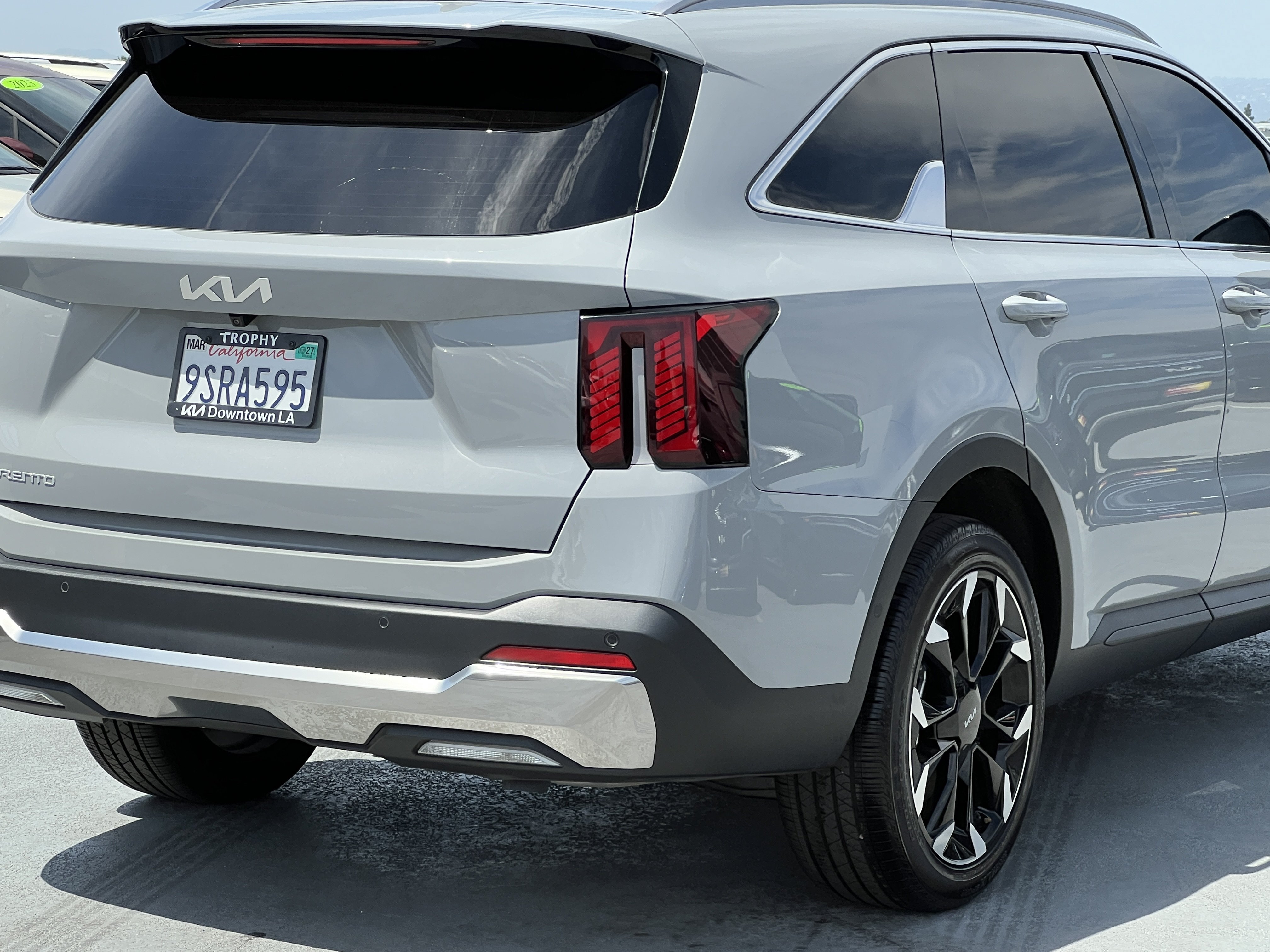 Certified 2025 Kia Sorento SX FWD image 8
