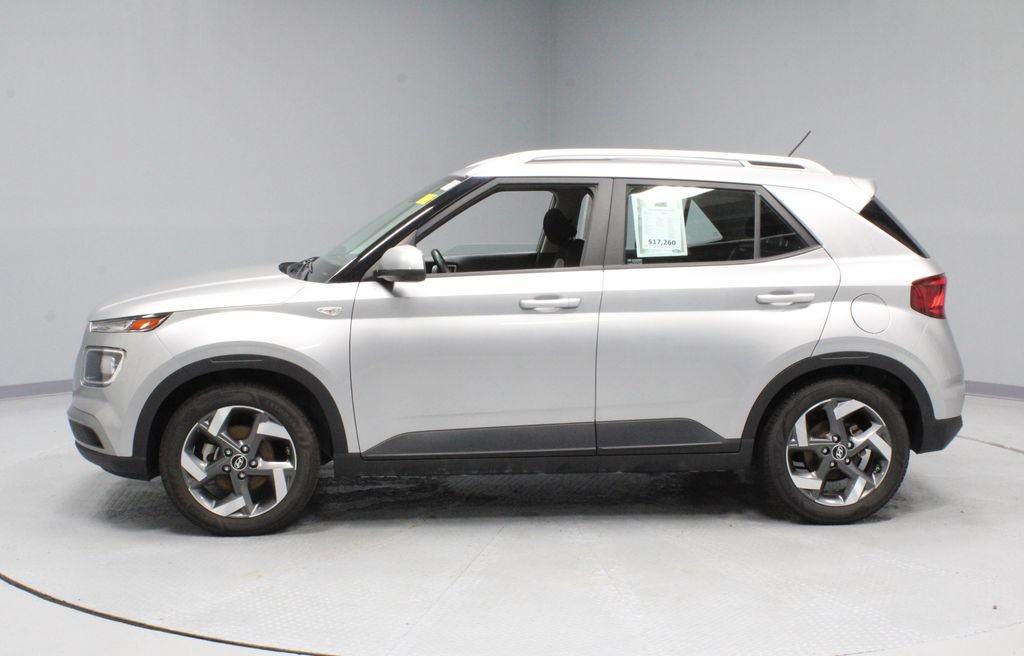 Used 2023 Hyundai Venue SEL FWD image 7