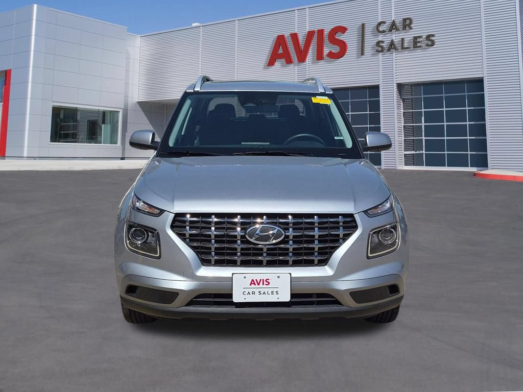 Used 2025 Hyundai Venue SEL FWD image 2