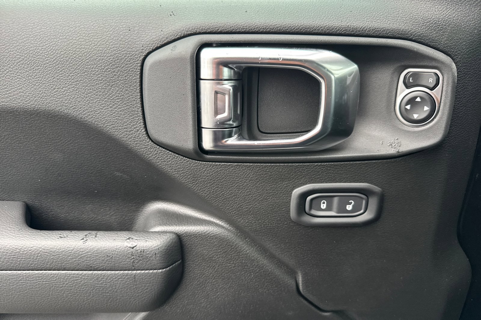 New 2025 Jeep Gladiator Sport image 10