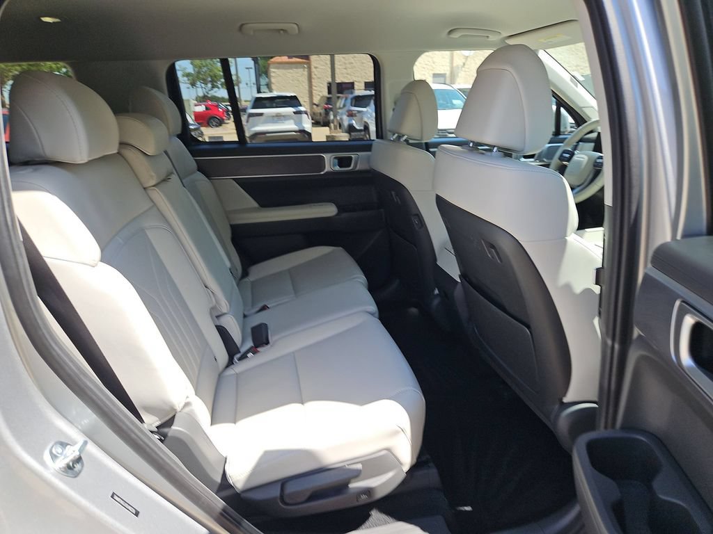 Used 2025 Hyundai Santa Fe SEL FWD image 31