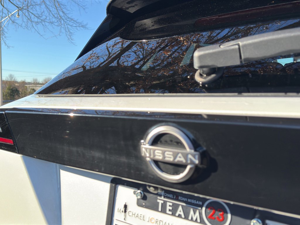 Certified 2025 Nissan Kicks SR image 13