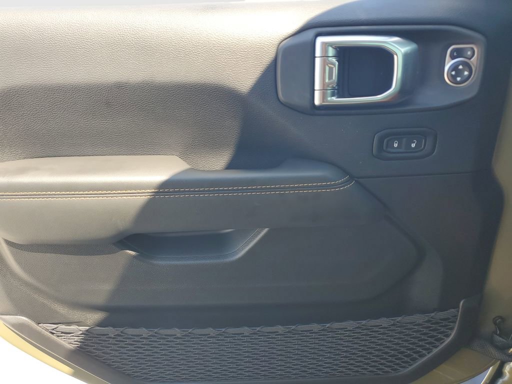 Used 2025 Jeep Gladiator Sport image 24