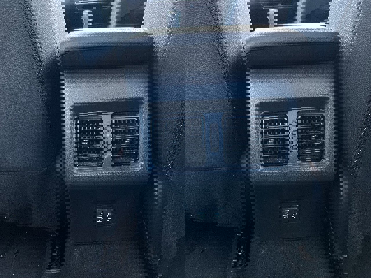 Used 2025 Toyota Camry SE image 18