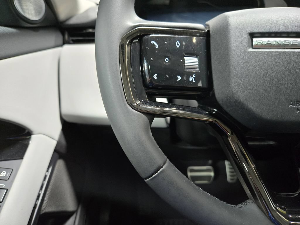 Used 2025 Land Rover Range Rover Evoque Dynamic SE AWD/4WD image 15