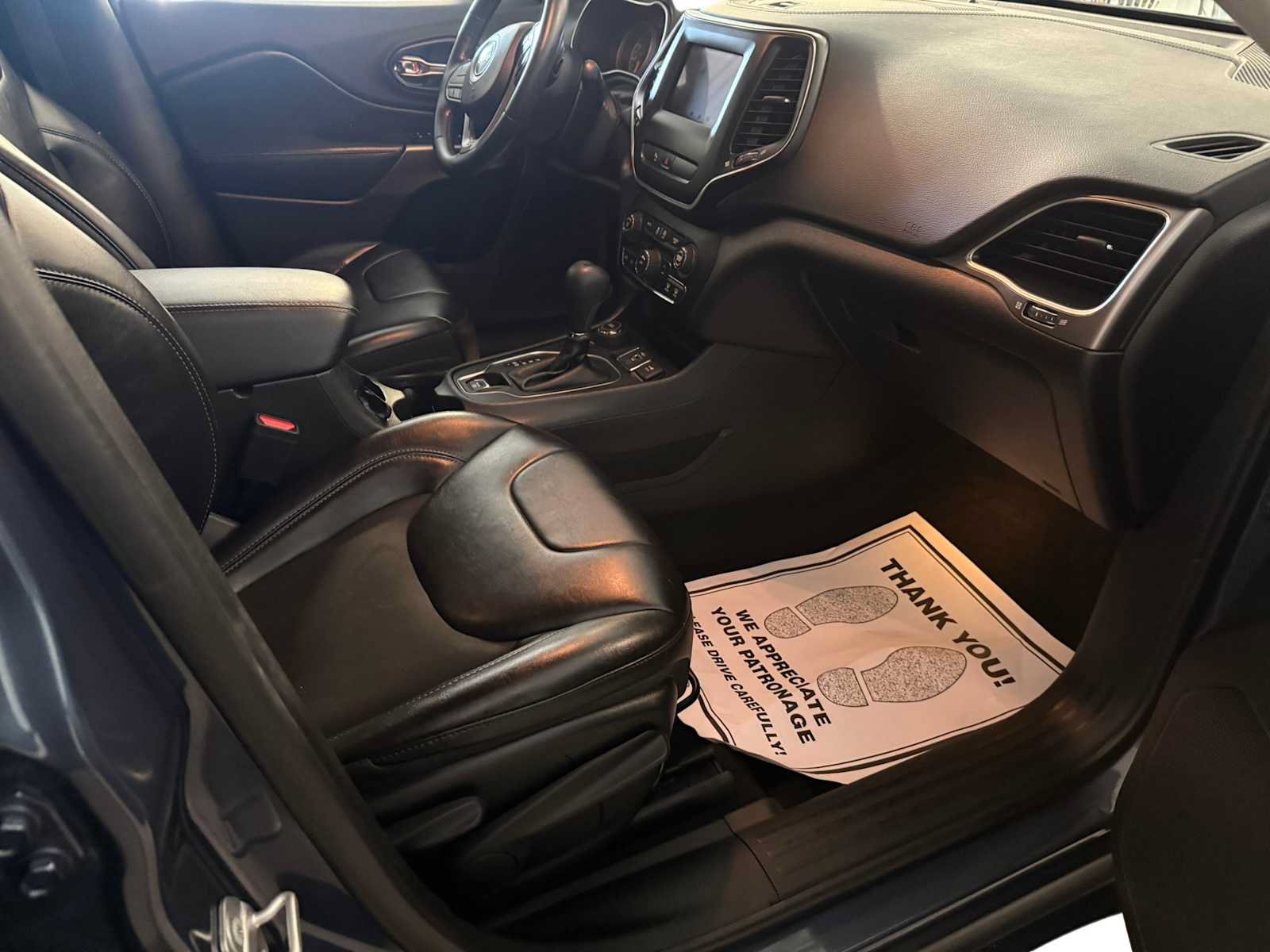 Used 2019 Jeep Cherokee Latitude Plus w/ Cold Weather Group AWD/4WD image 27