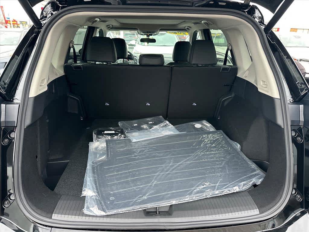 Used 2026 Nissan Rogue Dark Armor FWD image 24