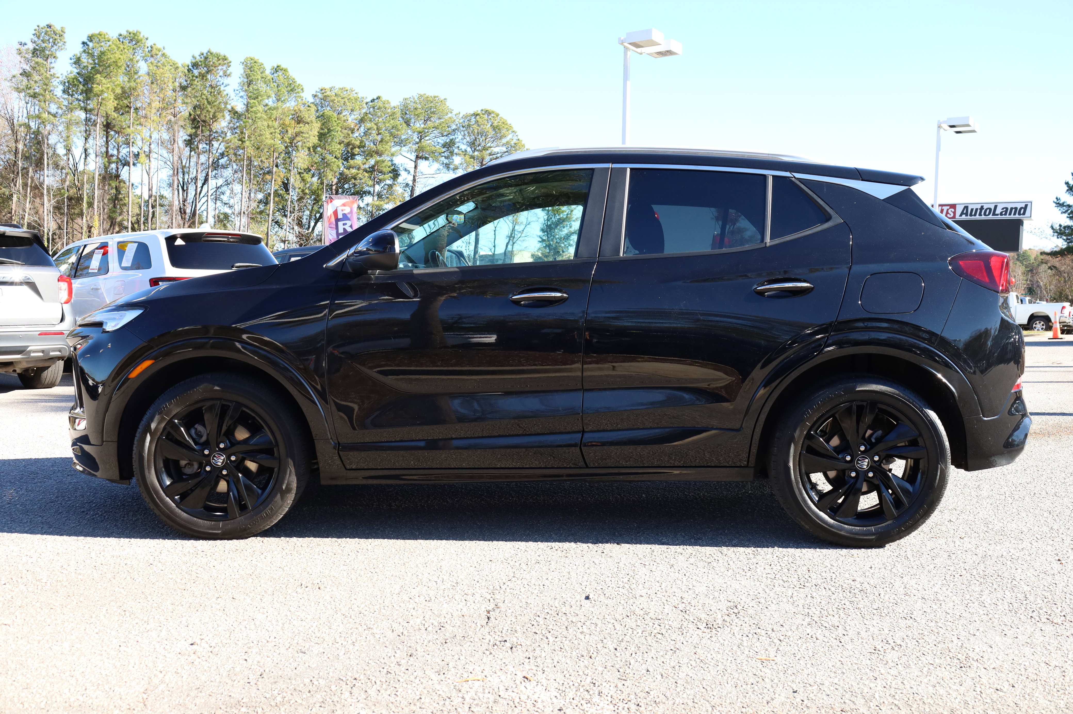 Used 2024 Buick Encore GX Sport Touring image 2