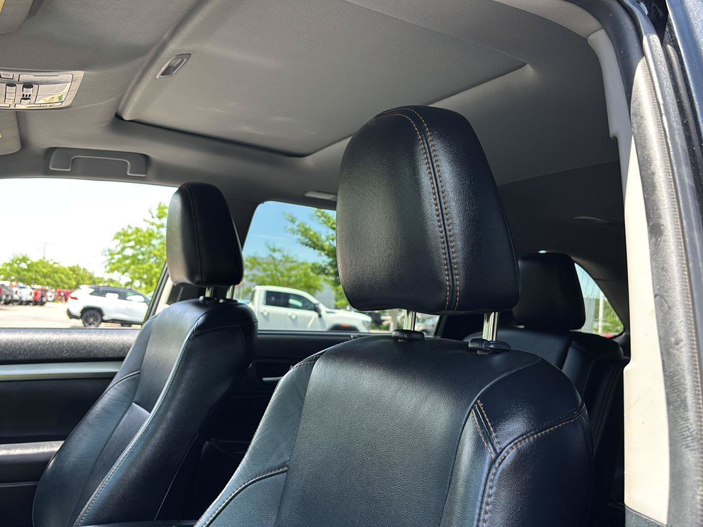 Used 2019 Toyota Highlander XLE AWD/4WD image 40