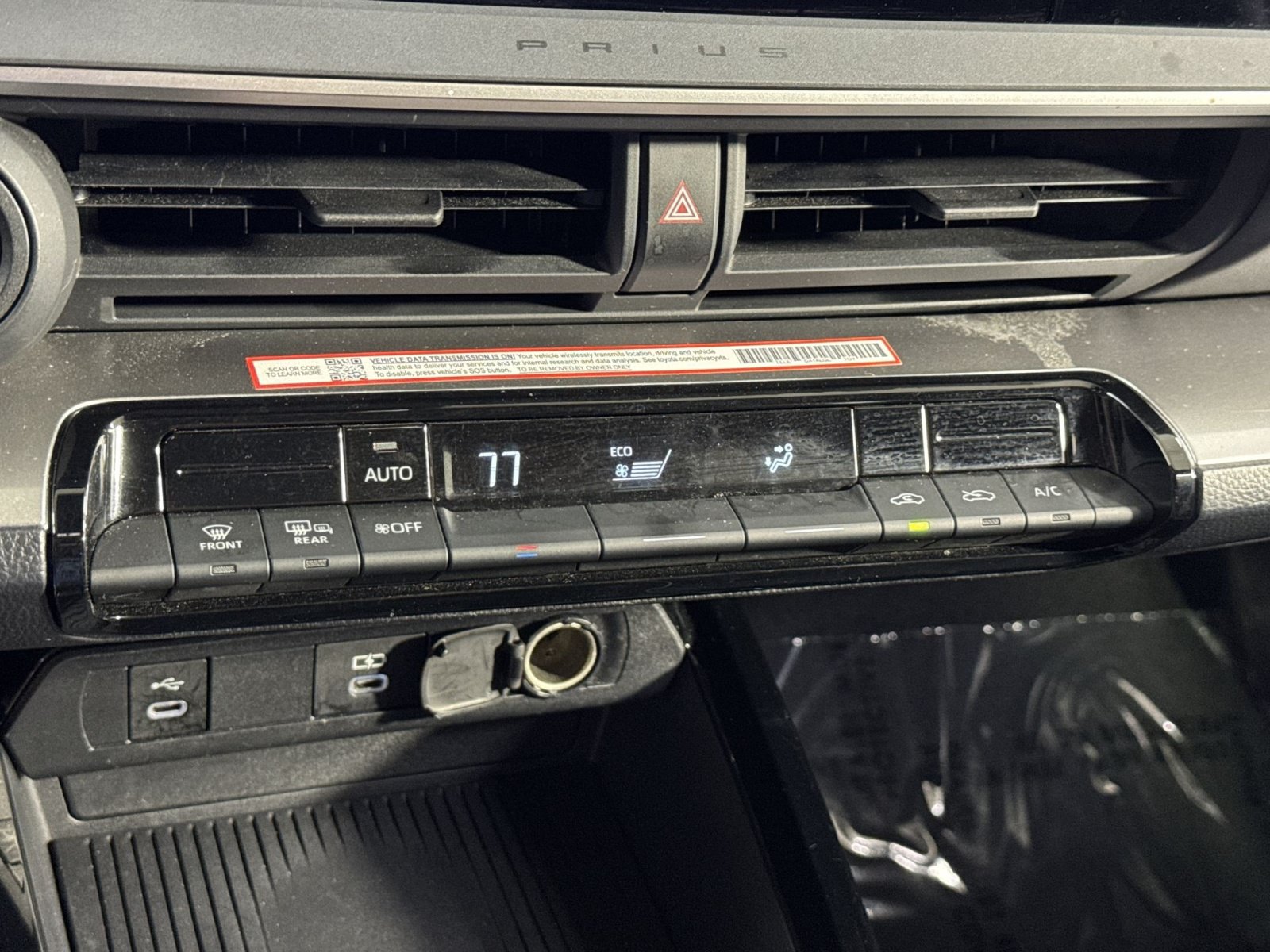 Used 2025 Toyota Prius LE FWD image 33
