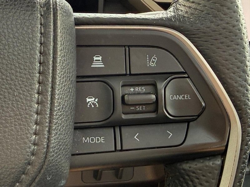Used 2025 Toyota Tundra Limited AWD/4WD image 17