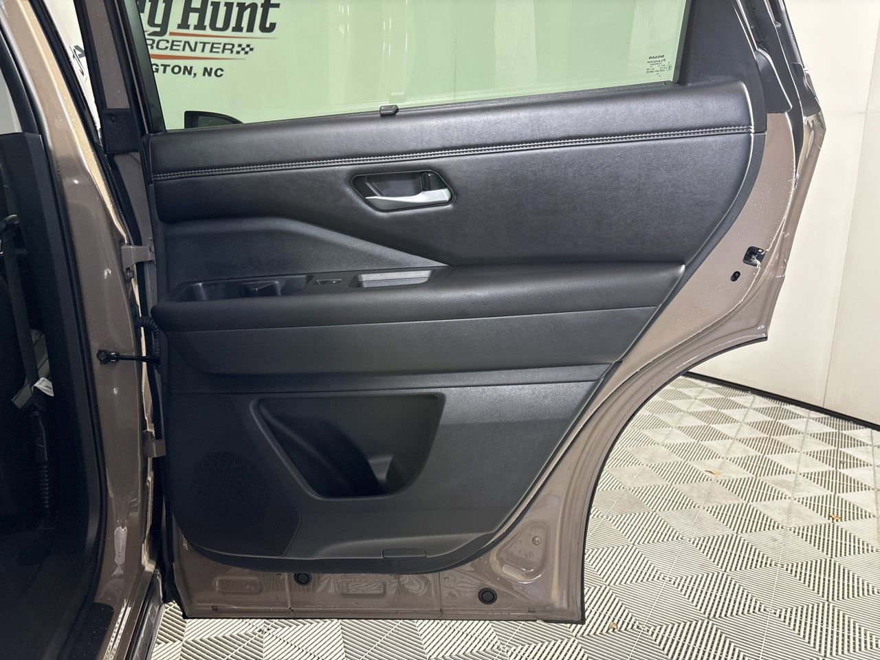 Used 2024 Nissan Pathfinder Platinum w/ Cargo Package image 26