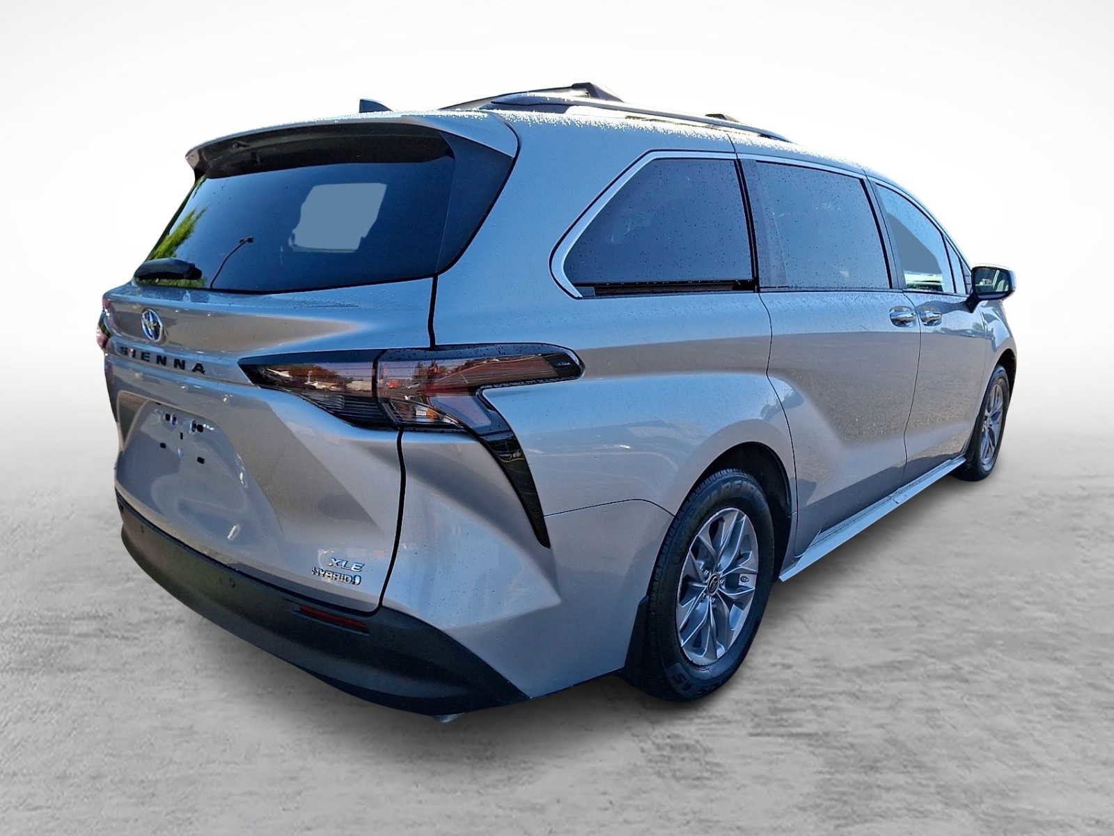 Used 2024 Toyota Sienna XLE w/ XLE Plus Package AWD/4WD image 4