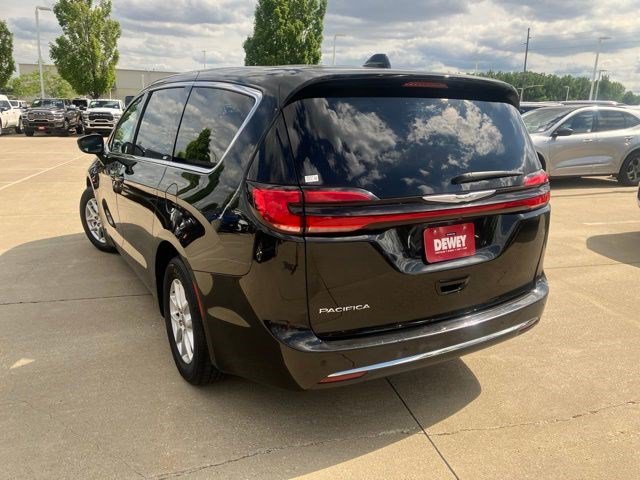 Certified 2023 Chrysler Pacifica Touring-L FWD image 8