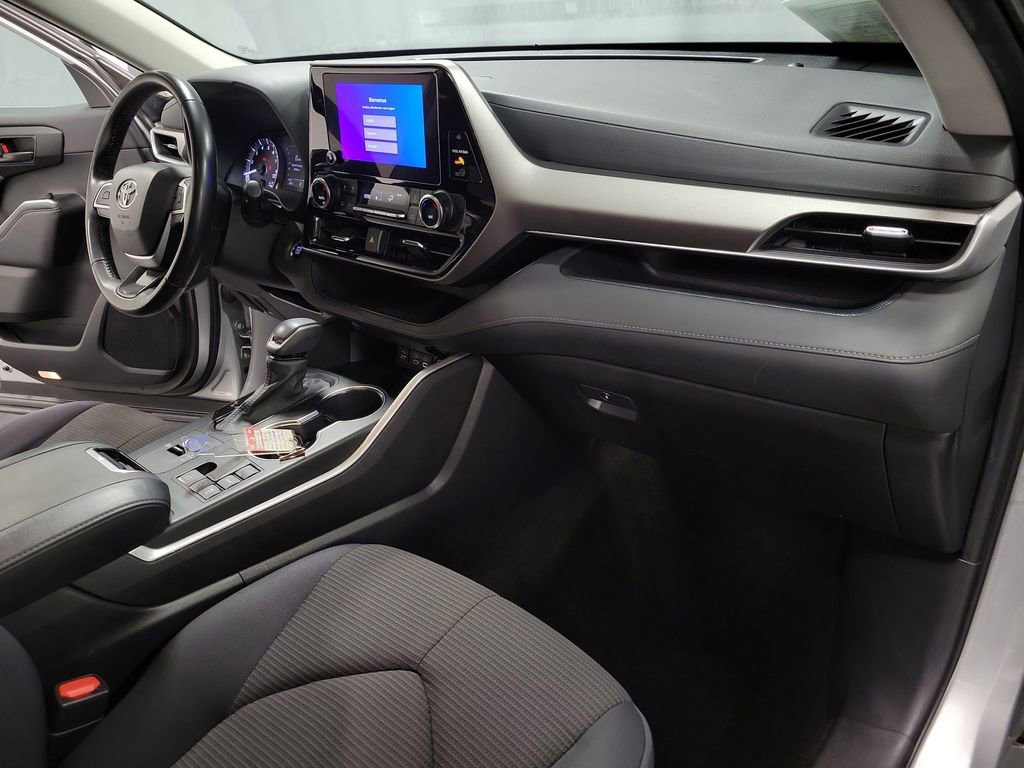 Used 2023 Toyota Highlander LE image 25