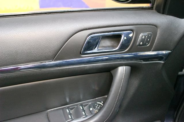 Used 2013 Lincoln MKS AWD image 16