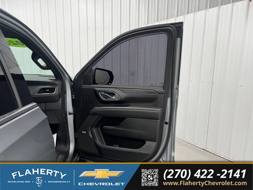 Used 2023 GMC Yukon XL SLT AWD/4WD image 14
