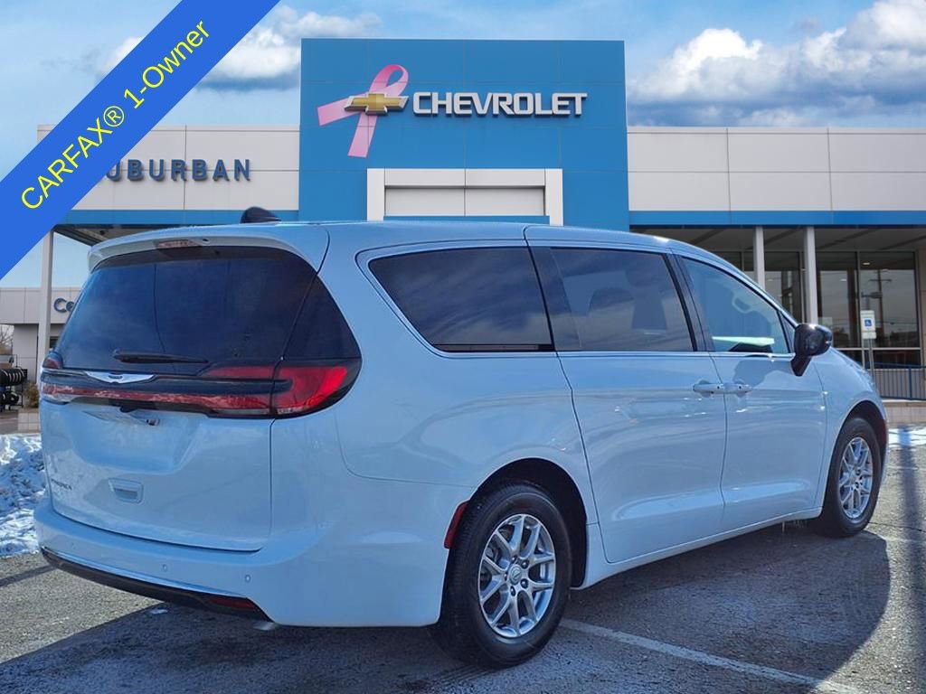 Used 2026 Chrysler Pacifica Select image 6