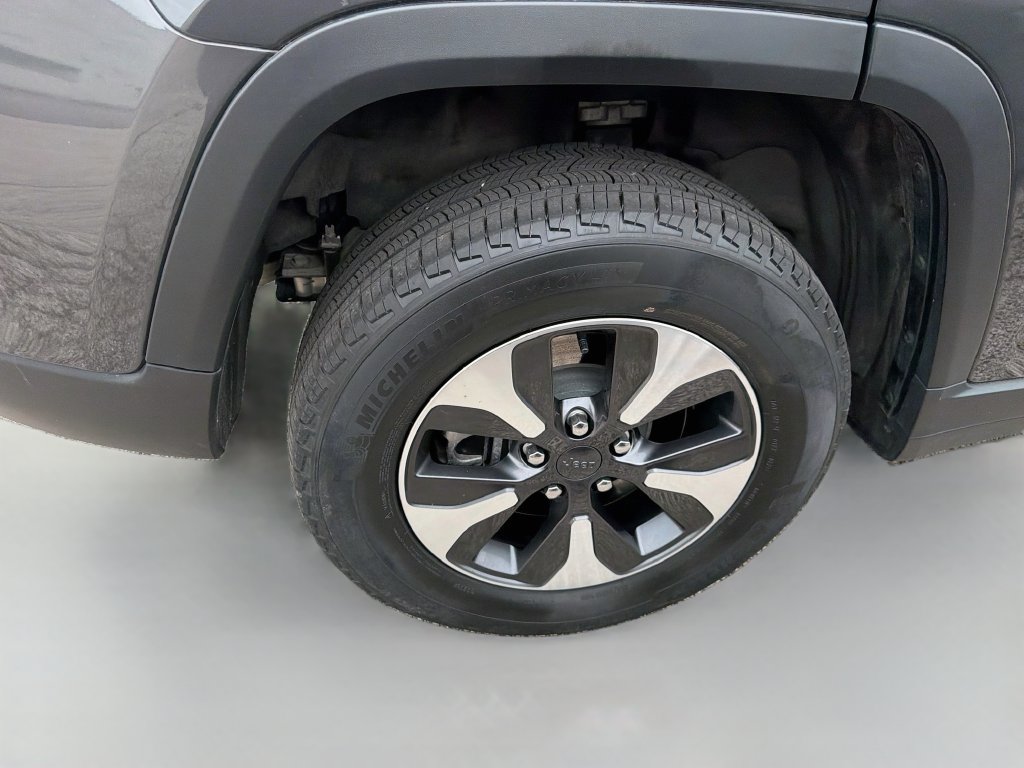 Used 2023 Jeep Grand Cherokee 4WD 4xe image 9
