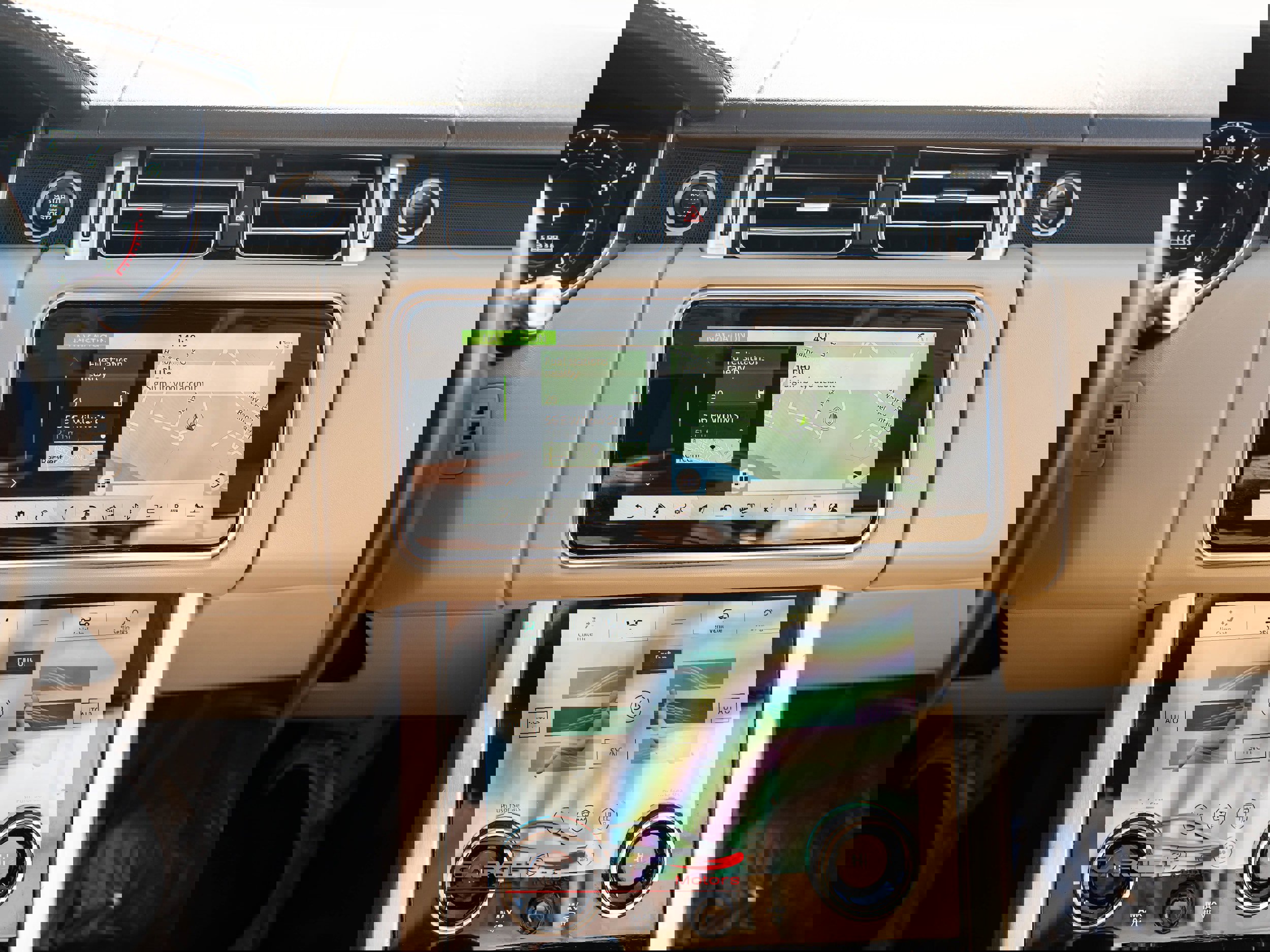 Used 2020 Land Rover Range Rover HSE image 32