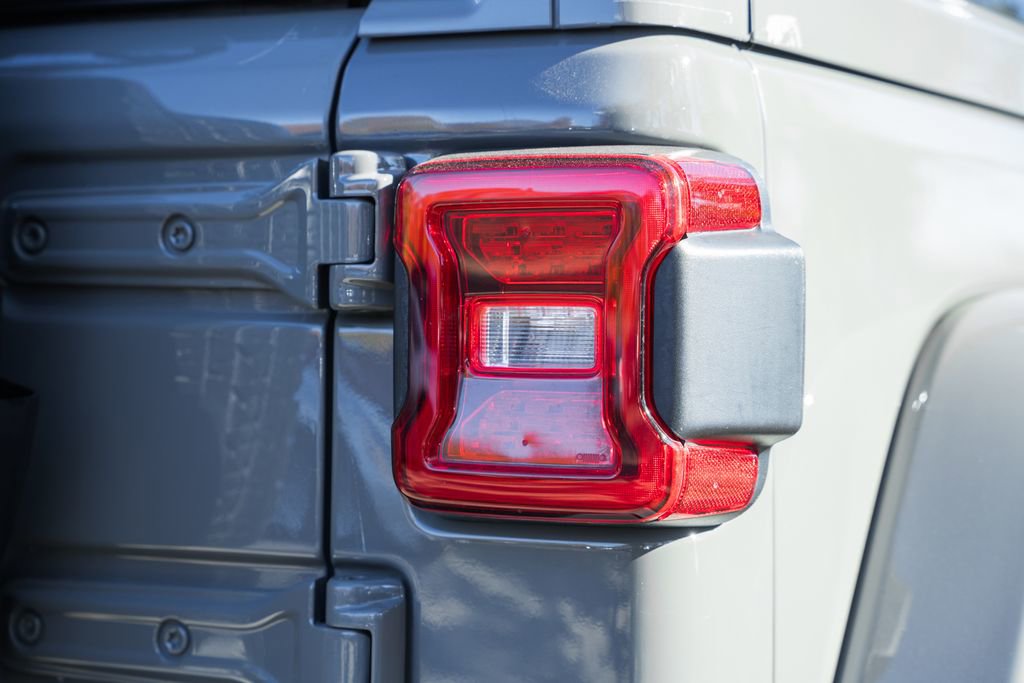 Used 2022 Jeep Wrangler Unlimited Sahara image 6