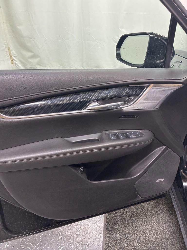 Used 2023 Cadillac XT6 Premium Luxury AWD/4WD image 13