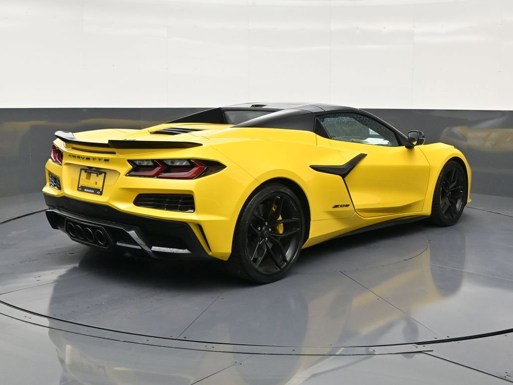 Used 2025 Chevrolet Corvette Z06 RWD image 5