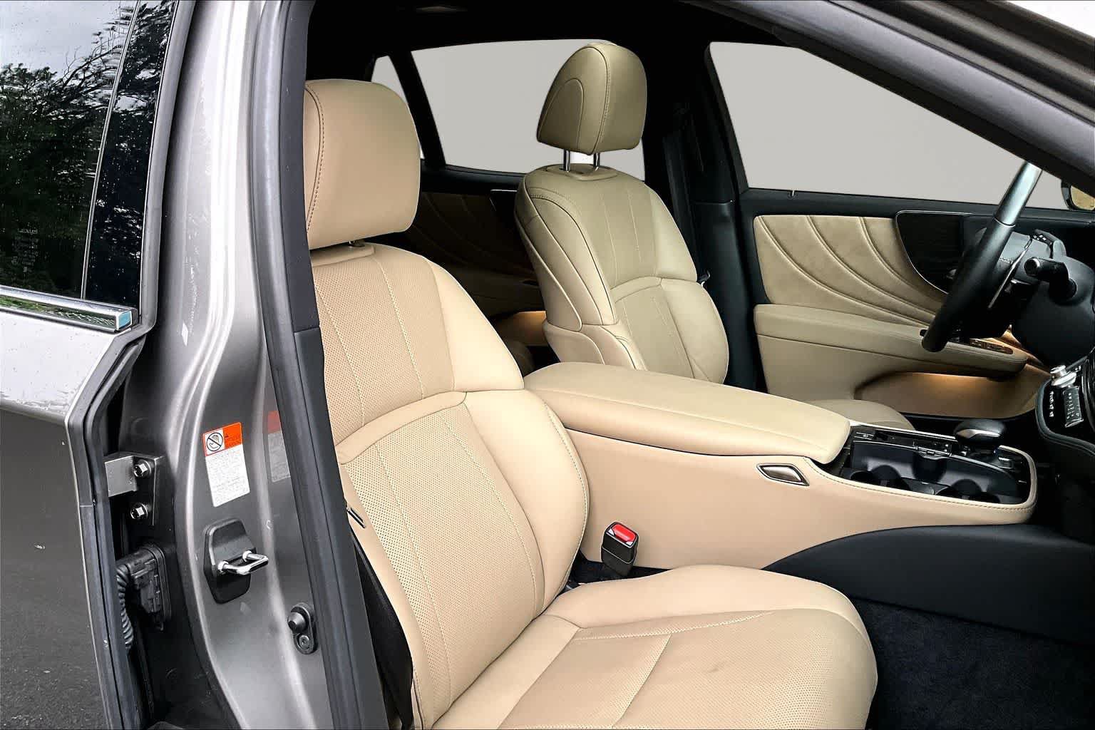Used 2022 Lexus LS 500 AWD w/ Accessory Package (Z2) image 9