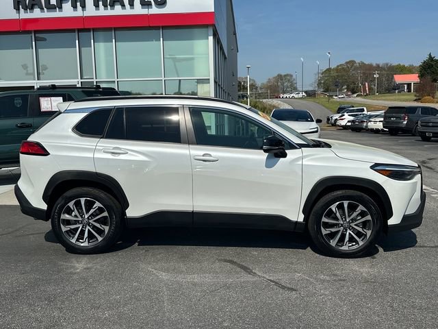 Used 2025 Toyota Corolla Cross XLE w/ Convenience Package image 2