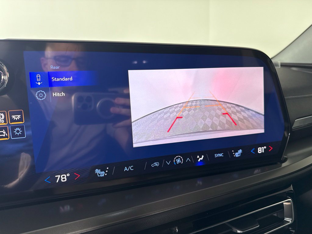 New 2027 Chevrolet Traverse LT FWD image 19