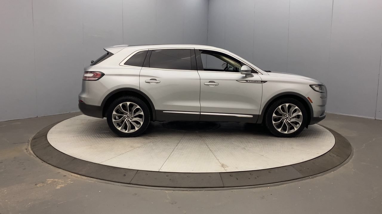 Used 2022 Lincoln Nautilus Reserve AWD/4WD image 6