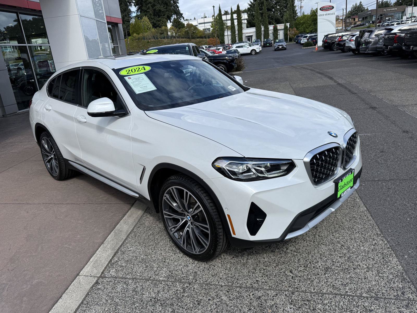 Used 2024 BMW X4 xDrive30i w/ Premium Package AWD/4WD image 8