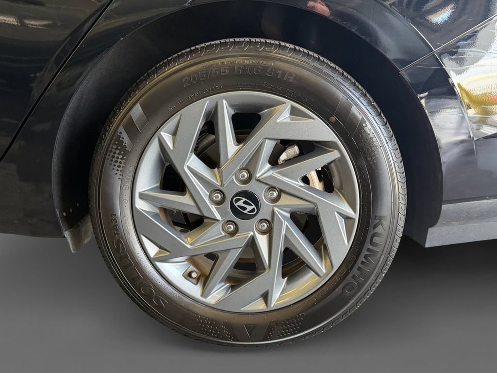 Used 2024 Hyundai Elantra SEL FWD image 15