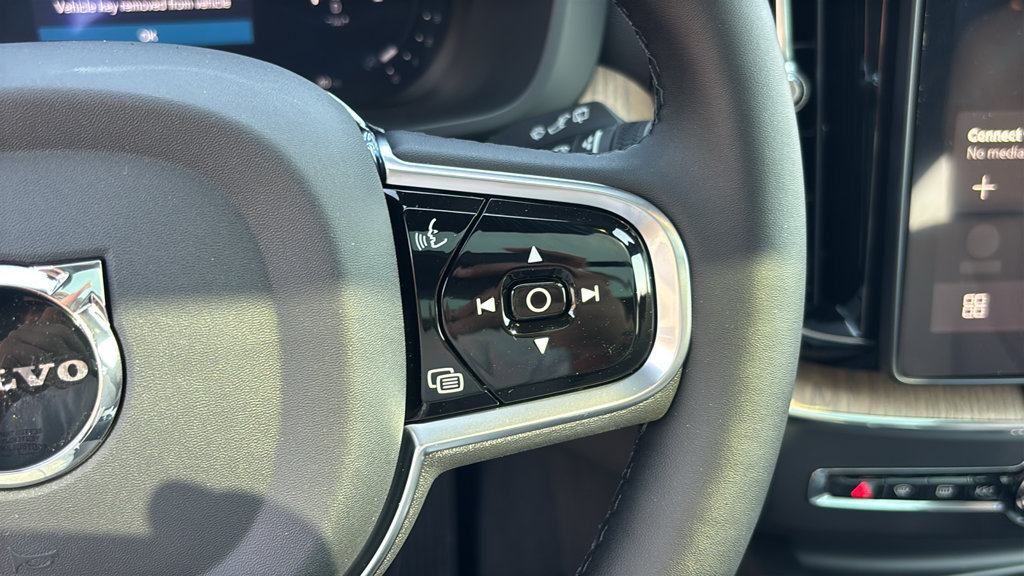 New 2027 Volvo XC60 B5 Core AWD/4WD image 17