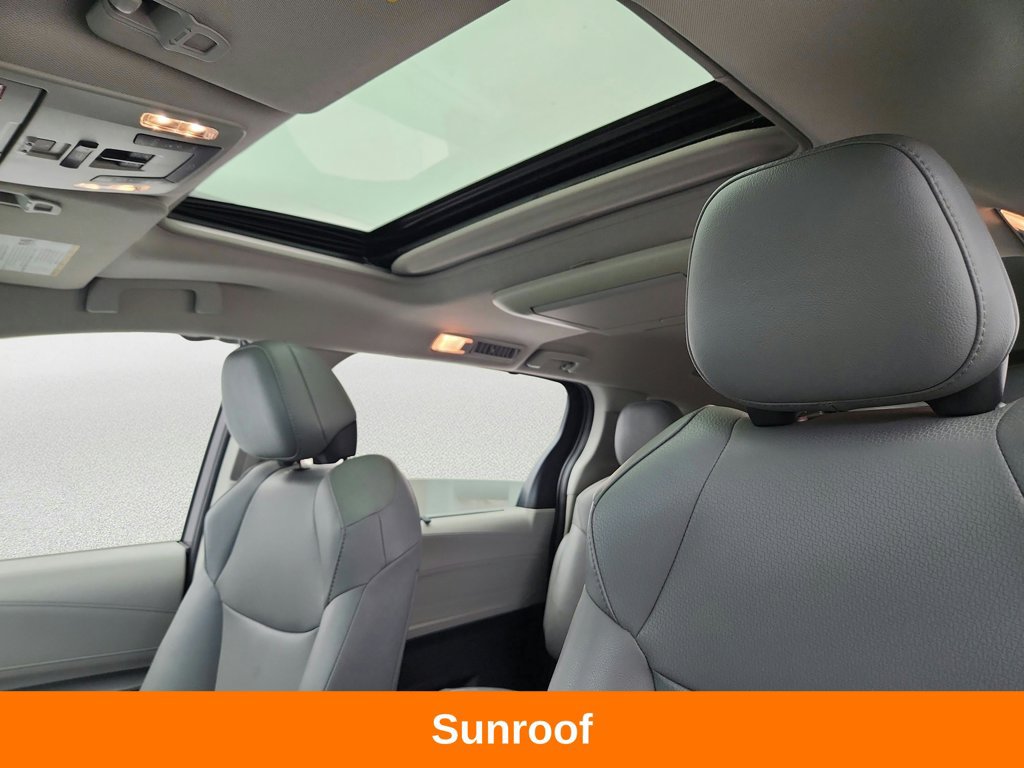 Used 2021 Toyota Sienna XLE w/ XLE Plus Package FWD image 12