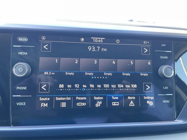 Used 2022 Volkswagen Taos SE FWD image 13