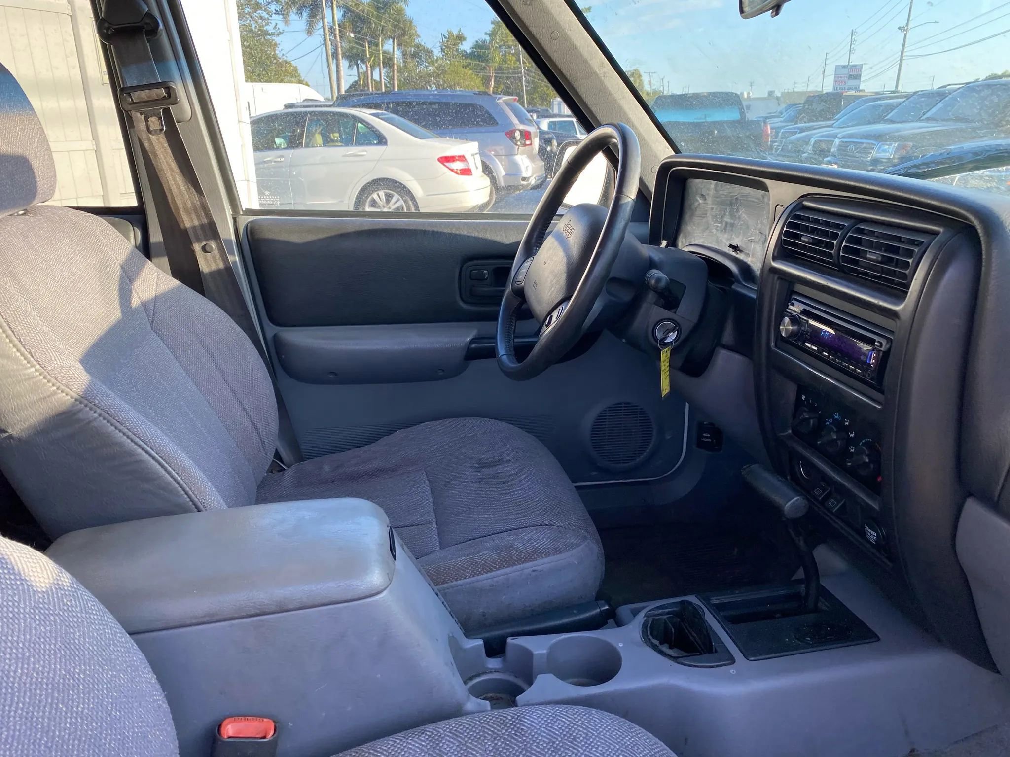 Used 1998 Jeep Cherokee 2WD 4-door image 8