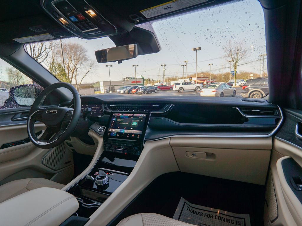 Used 2023 Jeep Grand Cherokee L Limited w/ Luxury Tech Group II image 16