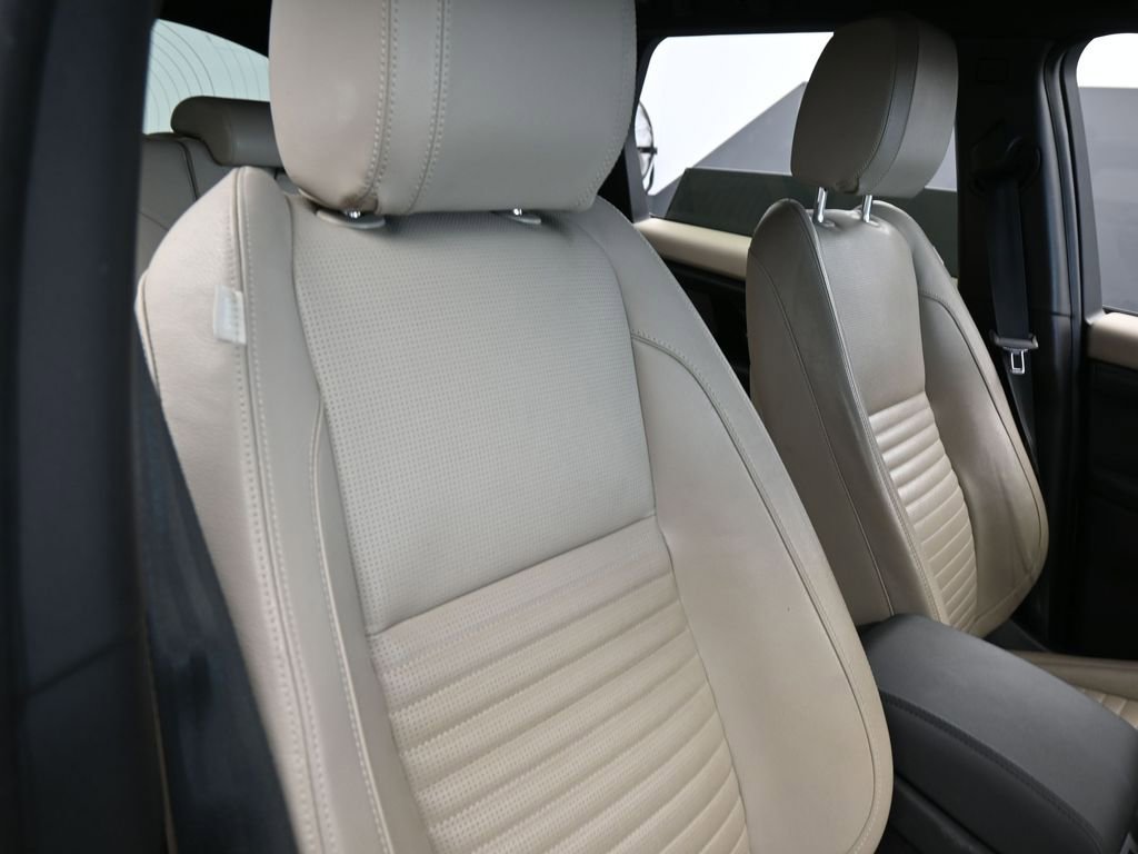 Used 2020 Land Rover Discovery Sport image 36