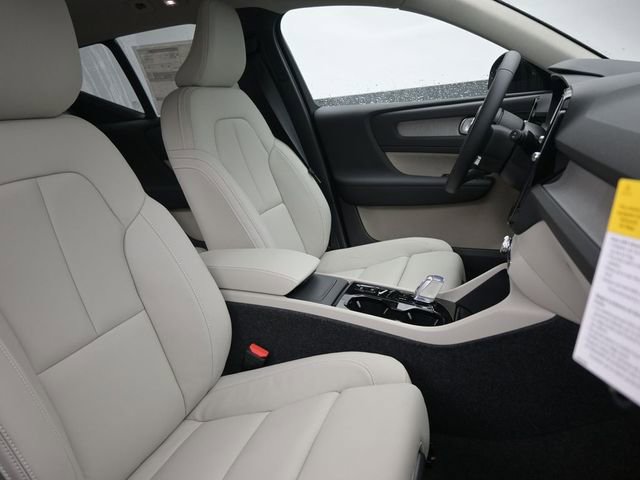 New 2026 Volvo XC40 B5 Ultra w/ Climate Package image 35