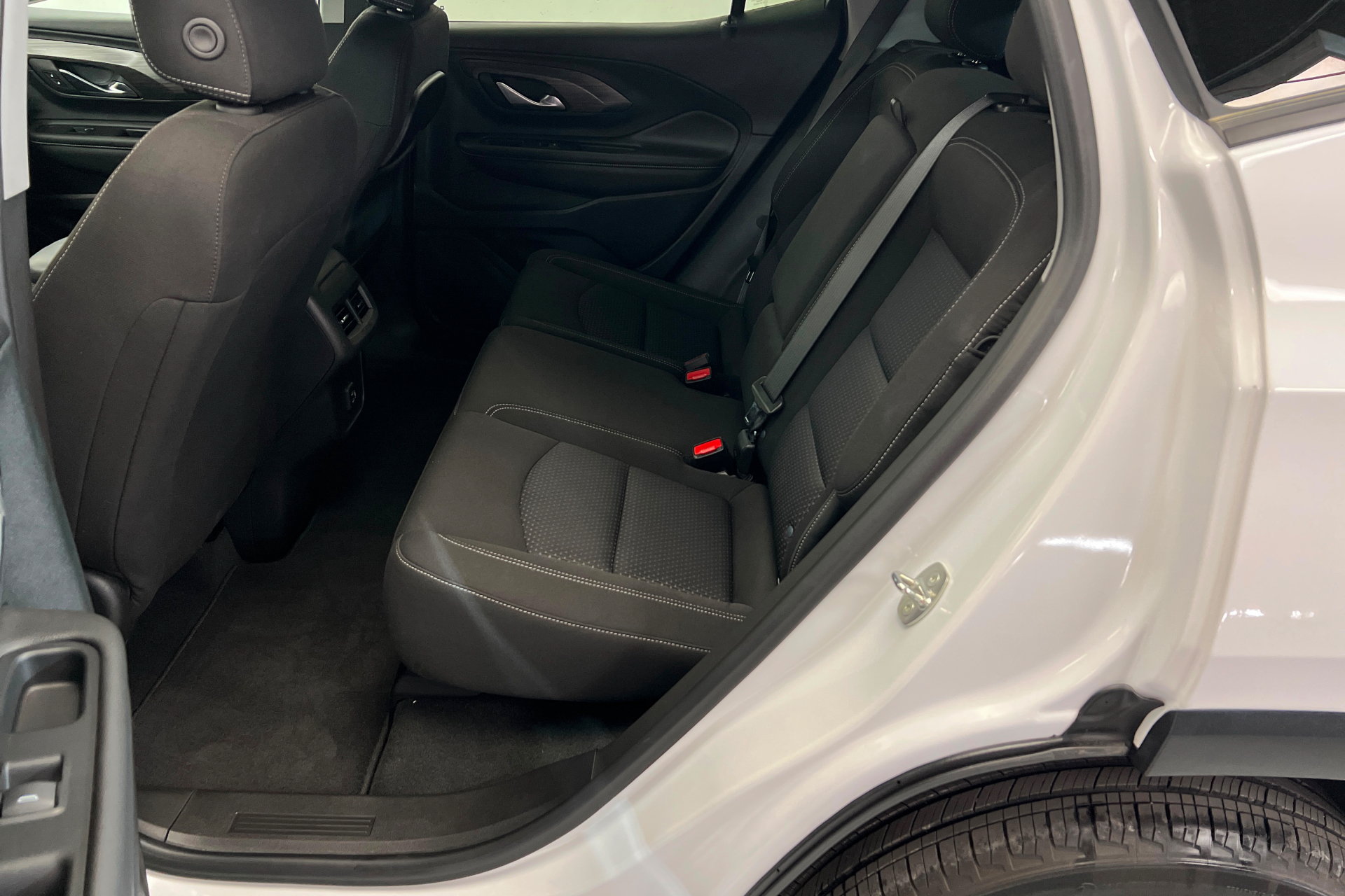 Used 2023 GMC Terrain SLE w/ Driver Convenience Package FWD image 22