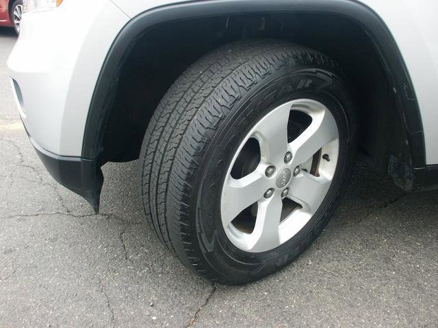 Used 2013 Jeep Grand Cherokee Laredo image 15