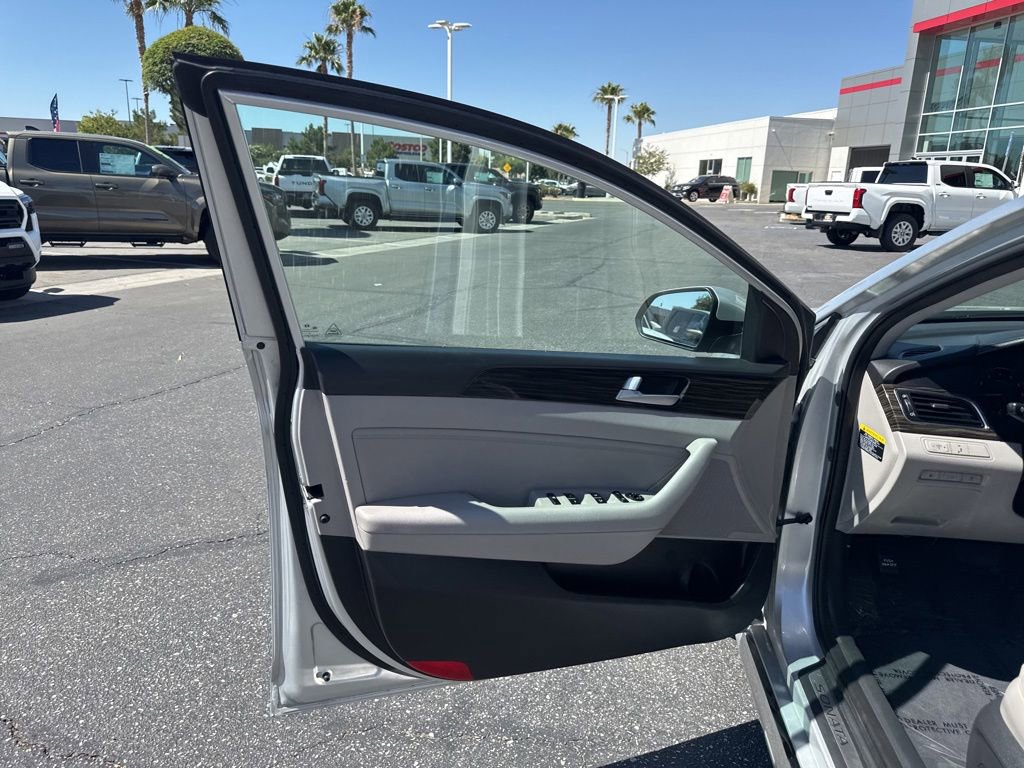 Used 2017 Hyundai Sonata Limited w/ Cargo Package FWD image 12