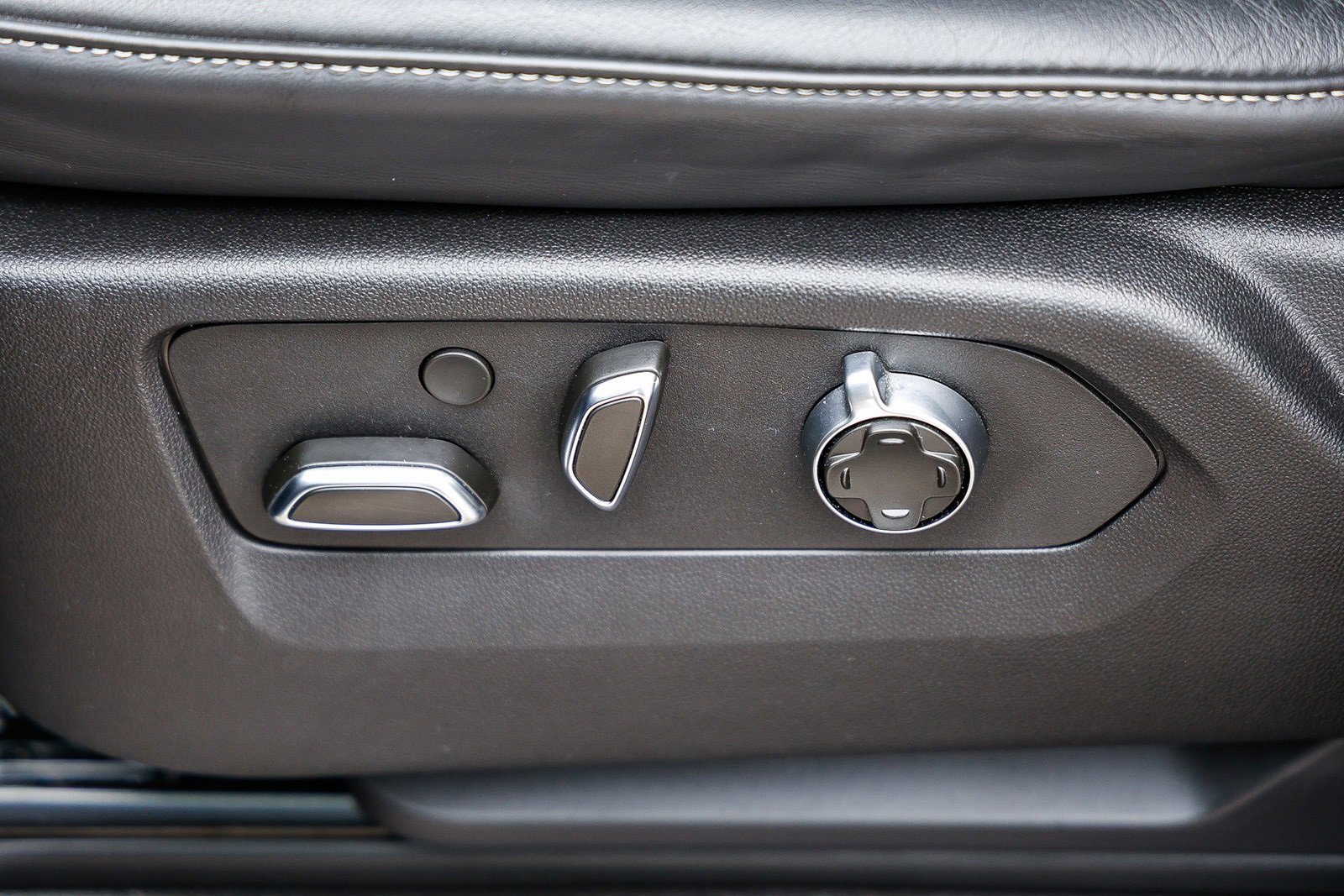 Used 2025 Cadillac Escalade ESV Sport Platinum w/ LPO, Floor Liner Package image 23