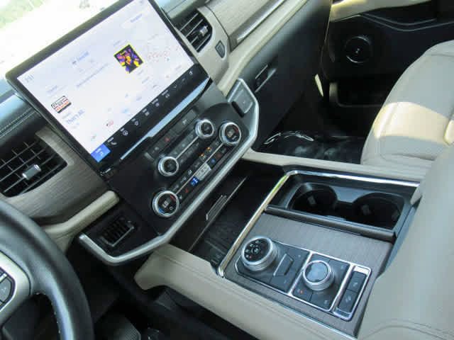 Used 2024 Ford Expedition Limited image 25