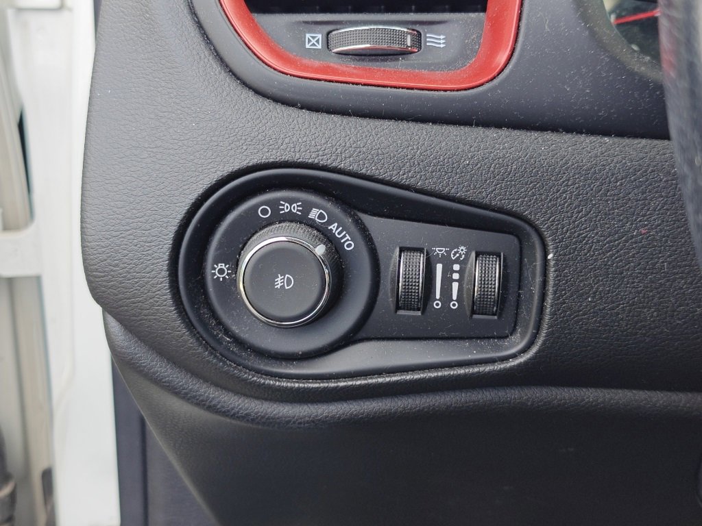 Used 2016 Jeep Renegade Trailhawk image 17