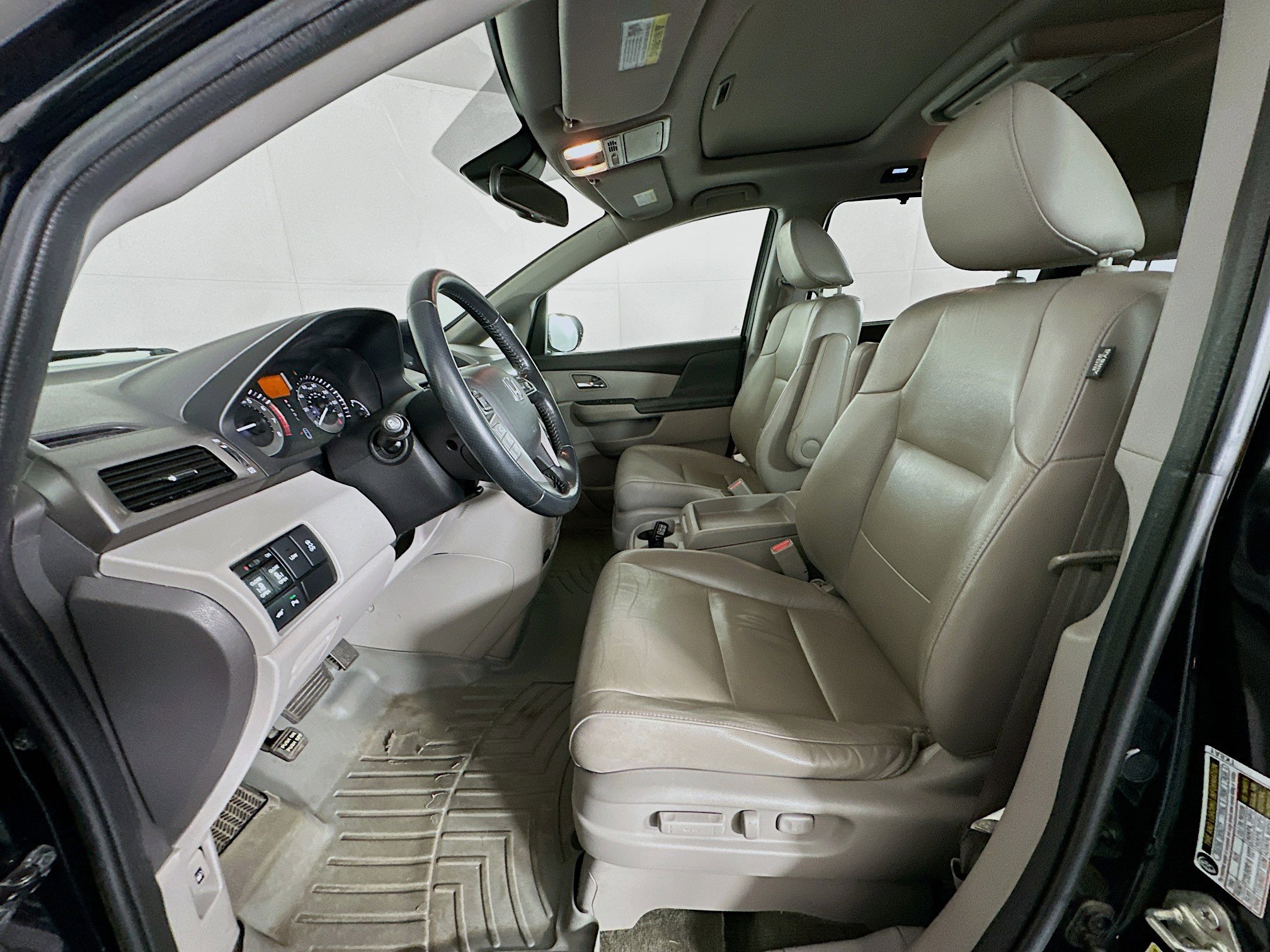 Used 2016 Honda Odyssey Touring Elite image 13